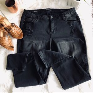 Vigoss: Destructed Skinny Jean in Black